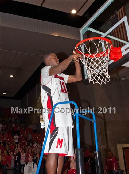 Thumbnail 3 in Marcus vs. Cedar Hill (5A Regional Final) photogallery.