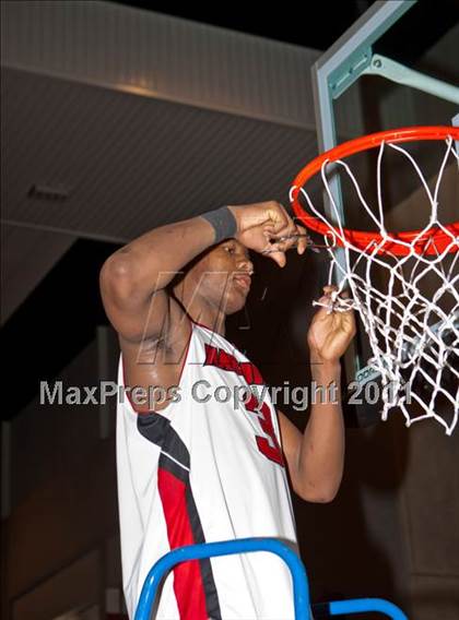 Thumbnail 2 in Marcus vs. Cedar Hill (5A Regional Final) photogallery.