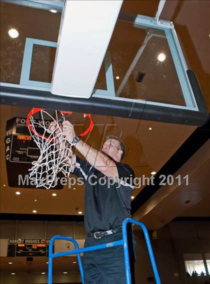 Thumbnail 3 in Marcus vs. Cedar Hill (5A Regional Final) photogallery.