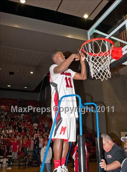 Thumbnail 2 in Marcus vs. Cedar Hill (5A Regional Final) photogallery.
