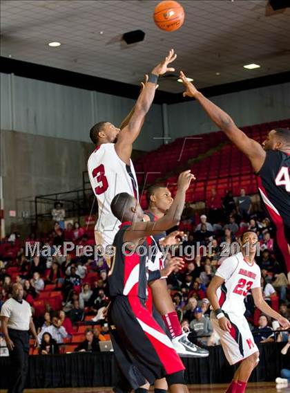 Thumbnail 2 in Marcus vs. Cedar Hill (5A Regional Final) photogallery.