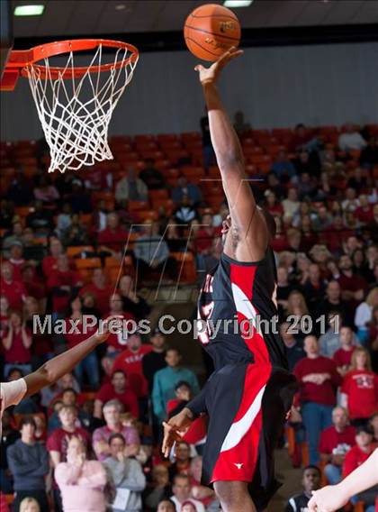 Thumbnail 1 in Marcus vs. Cedar Hill (5A Regional Final) photogallery.