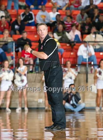 Thumbnail 1 in Marcus vs. Cedar Hill (5A Regional Final) photogallery.