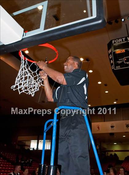 Thumbnail 1 in Marcus vs. Cedar Hill (5A Regional Final) photogallery.