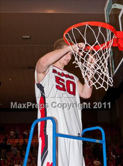 Thumbnail 3 in Marcus vs. Cedar Hill (5A Regional Final) photogallery.