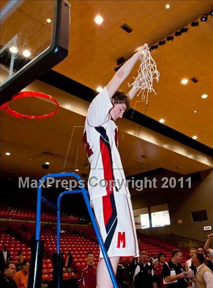 Thumbnail 3 in Marcus vs. Cedar Hill (5A Regional Final) photogallery.