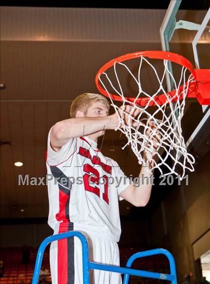 Thumbnail 2 in Marcus vs. Cedar Hill (5A Regional Final) photogallery.