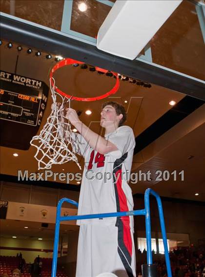 Thumbnail 2 in Marcus vs. Cedar Hill (5A Regional Final) photogallery.