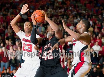 Thumbnail 2 in Marcus vs. Cedar Hill (5A Regional Final) photogallery.
