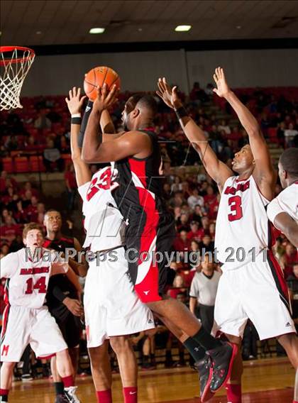 Thumbnail 3 in Marcus vs. Cedar Hill (5A Regional Final) photogallery.