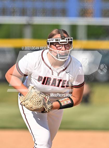 Thumbnail 1 in Ottawa vs Lemont (IHSA 3A Sectional Final) photogallery.