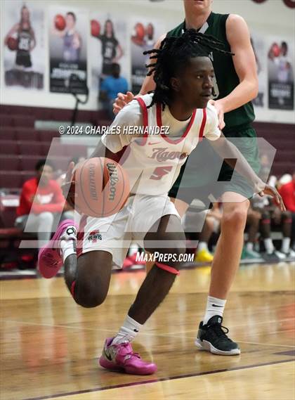 Thumbnail 3 in Reagan vs. Fort Bend Travis (Doghouse Invitational) photogallery.