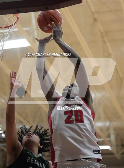 Thumbnail 1 in Reagan vs. Fort Bend Travis (Doghouse Invitational) photogallery.