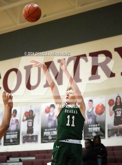 Thumbnail 3 in Reagan vs. Fort Bend Travis (Doghouse Invitational) photogallery.