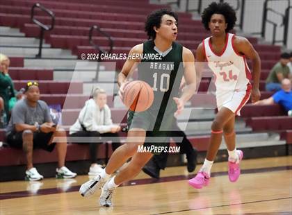 Thumbnail 2 in Reagan vs. Fort Bend Travis (Doghouse Invitational) photogallery.