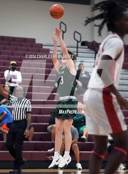 Thumbnail 3 in Reagan vs. Fort Bend Travis (Doghouse Invitational) photogallery.