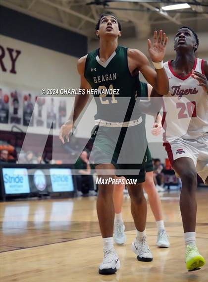 Thumbnail 1 in Reagan vs. Fort Bend Travis (Doghouse Invitational) photogallery.