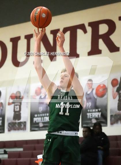 Thumbnail 1 in Reagan vs. Fort Bend Travis (Doghouse Invitational) photogallery.