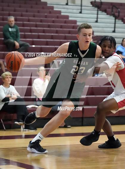 Thumbnail 1 in Reagan vs. Fort Bend Travis (Doghouse Invitational) photogallery.