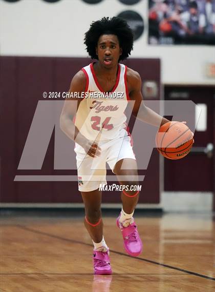 Thumbnail 3 in Reagan vs. Fort Bend Travis (Doghouse Invitational) photogallery.