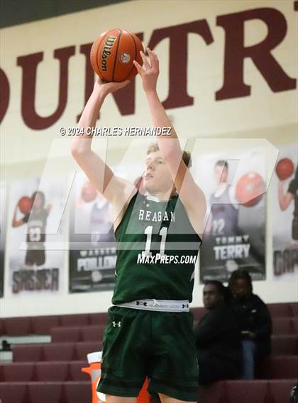 Thumbnail 3 in Reagan vs. Fort Bend Travis (Doghouse Invitational) photogallery.