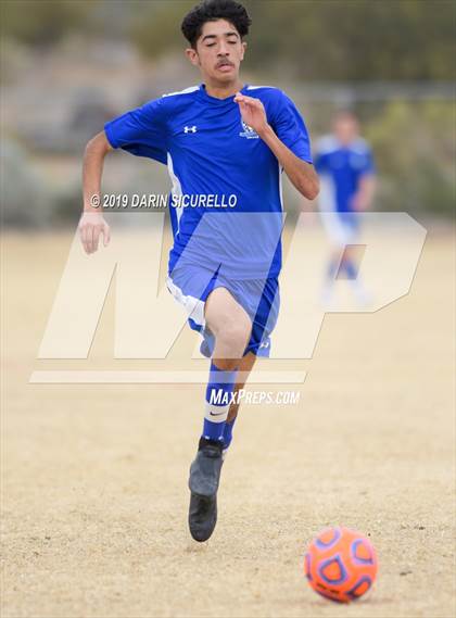 Thumbnail 2 in Desert Mountain vs. Safford (Chandler Prep Invitational) photogallery.