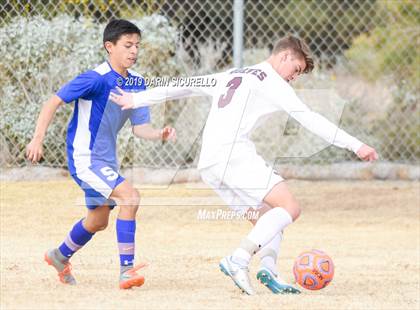 Thumbnail 2 in Desert Mountain vs. Safford (Chandler Prep Invitational) photogallery.