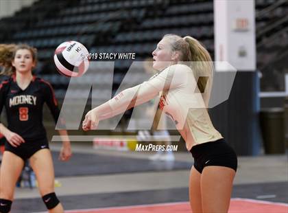 Thumbnail 1 in Cardinal Mooney vs. Marist (Circus City Invitational) photogallery.