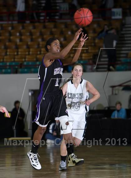 Thumbnail 3 in Pueblo South vs. Mesa Ridge (CHSAA 4A Great 8) photogallery.