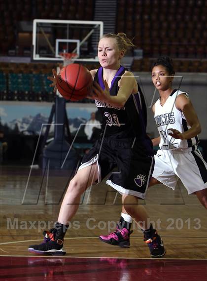 Thumbnail 2 in Pueblo South vs. Mesa Ridge (CHSAA 4A Great 8) photogallery.