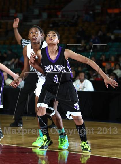 Thumbnail 2 in Pueblo South vs. Mesa Ridge (CHSAA 4A Great 8) photogallery.