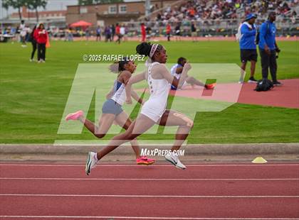 Thumbnail 3 in UIL 6A Track & Field District Finals (200M) photogallery.