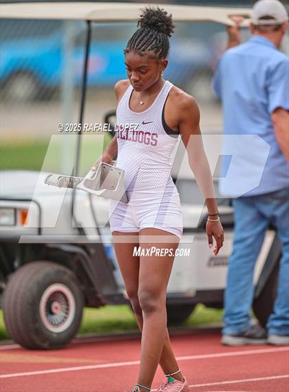 Thumbnail 1 in UIL 6A Track & Field District Finals (200M) photogallery.