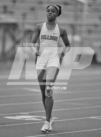 Thumbnail 1 in UIL 6A Track & Field District Finals (200M) photogallery.