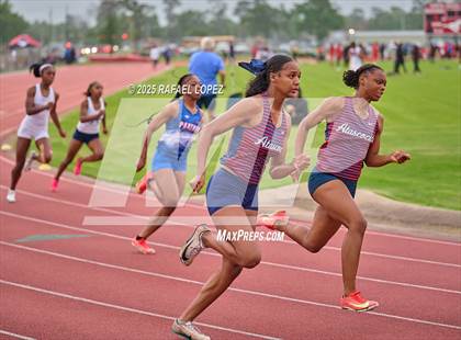 Thumbnail 1 in UIL 6A Track & Field District Finals (200M) photogallery.