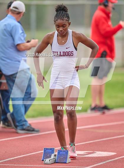 Thumbnail 3 in UIL 6A Track & Field District Finals (200M) photogallery.