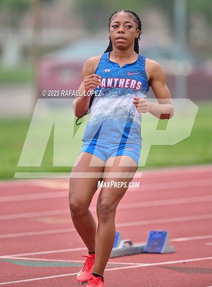 Thumbnail 3 in UIL 6A Track & Field District Finals (200M) photogallery.