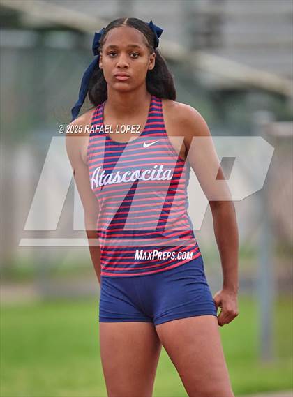 Thumbnail 1 in UIL 6A Track & Field District Finals (200M) photogallery.