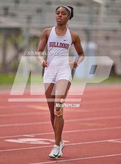 Thumbnail 2 in UIL 6A Track & Field District Finals (200M) photogallery.
