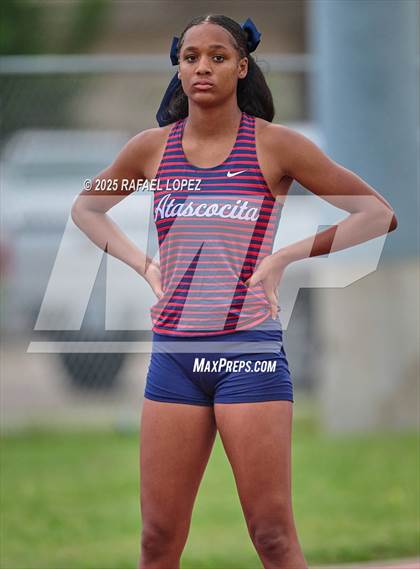 Thumbnail 1 in UIL 6A Track & Field District Finals (200M) photogallery.