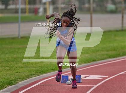 Thumbnail 1 in UIL 6A Track & Field District Finals (200M) photogallery.