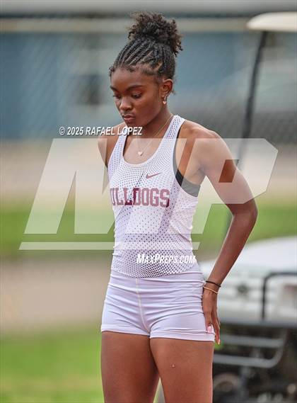 Thumbnail 1 in UIL 6A Track & Field District Finals (200M) photogallery.