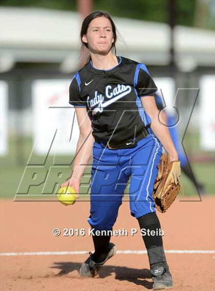 Thumbnail 2 in Erath @ Brusly (LHSAA 3A 2nd Round Playoffs) photogallery.