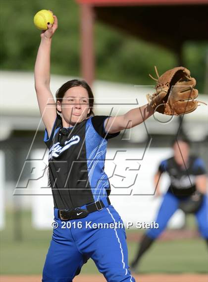 Thumbnail 2 in Erath @ Brusly (LHSAA 3A 2nd Round Playoffs) photogallery.