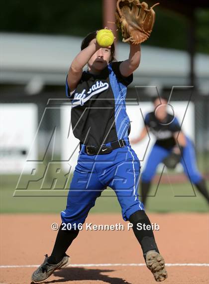 Thumbnail 1 in Erath @ Brusly (LHSAA 3A 2nd Round Playoffs) photogallery.