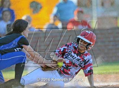 Thumbnail 2 in Erath @ Brusly (LHSAA 3A 2nd Round Playoffs) photogallery.