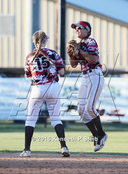 Thumbnail 2 in Erath @ Brusly (LHSAA 3A 2nd Round Playoffs) photogallery.