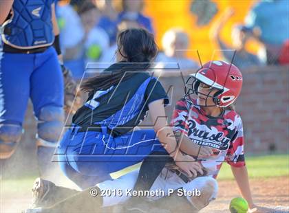 Thumbnail 3 in Erath @ Brusly (LHSAA 3A 2nd Round Playoffs) photogallery.