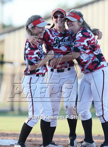 Thumbnail 3 in Erath @ Brusly (LHSAA 3A 2nd Round Playoffs) photogallery.