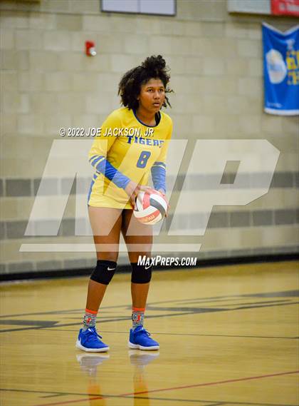 Thumbnail 2 in FR: Empire vs Marana photogallery.